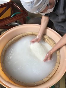米洗い風景